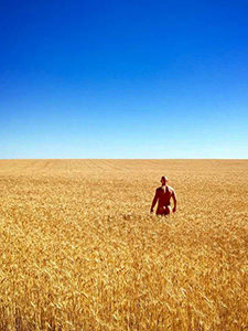 Photograph of Erik 'The Free Ranger' standing naked in the field of wheat