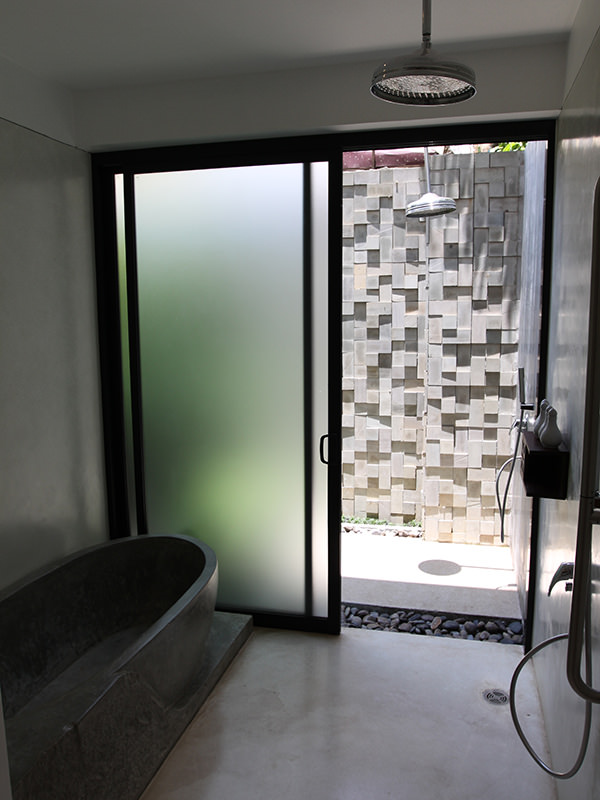 Bathroom with a bath tub and rain shower in Junior Suite of Jaya House River Park hotel, in Siem Reap, Cambodia, photo by Ivan Kralj