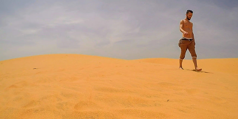 Shirtless Pipeaway blogger Ivan Kralj walking over the Red Dunes sands in Mui Ne, Vietnam - photo by Ivan Kralj