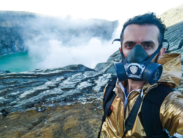 Pipeaway blogger Ivan Kralj wearing a gas mask at Kawah Ijen Volcano, East Java, Indonesia, one of the most toxic places on Earth, photo by Ivan Kralj