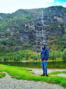 Pipeaway blogger Ivan Kralj standing in front of the waterfall in Lysebotn at the end of Lysefjord, the place of the best hikes in Norway, photo by Ivan Kralj