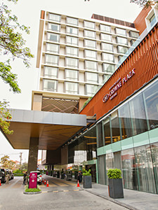 Entrance to Crowne Plaza Vientiane, 5 star hotel in Laos capital, photo by Ivan Kralj