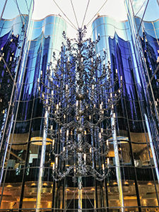 Gigantic black chandelier at the entrance to Passion5, premium bakery/patisserie in Seoul, South Korea, photo by Ivan Kralj