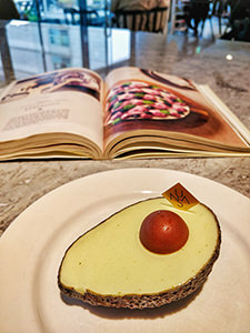 Avocado Cake in Unas dessert shop in Seoul, South Korea, one of the best Korean desserts to try in Seoul, photo by Ivan Kralj