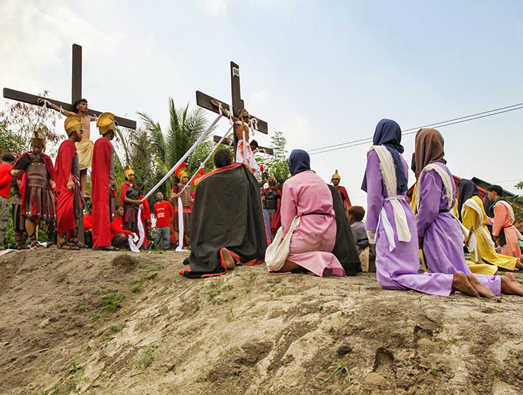 Wilfredo Salvador (62) being being crucified in Pampanga, San Fernando, the baray of San Juan, which is one of the highlights of the Maleldo 2019, Holy Week Philippines, photo by Ivan Kralj