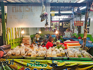 One of the market stalls on no-plastic island of Koh Samet, Thailand, selling food in plastic bags, photo by Ivan Kralj