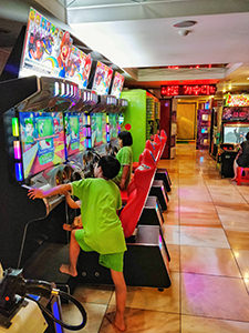 Children playing in the arcade with games in Dragon Hill Spa, a Korean spa / jjimjilbang in Seoul, South Korea, photo by Ivan Kralj