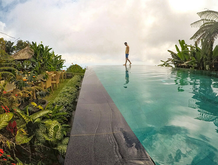 Pipeaway blogger Ivan Kralj walking on the edge of the infinity pool at Munduk Moding Plantation, the only resort set on the working coffee plantation in Bali, Indonesia, photo by Ivan Kralj