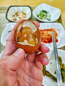 Maekbanseok gyeran, egg slow-cooked in the sauna of a Korean spa, photo by Ivan Kralj
