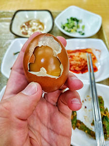 Maekbanseok gyeran, egg slow-cooked in the sauna of a Korean spa, photo by Ivan Kralj