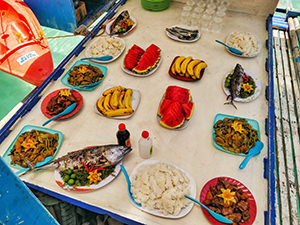 Lunch buffet served during the Coron Island Tour, boat hopping with JY Travel and Tours, photo by Ivan Kralj