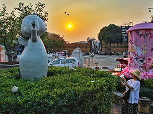 Sculpture with birds in front of the must-see Tha Phae Gate in Chiang Mai, Thailand, photo by Ivan Kralj