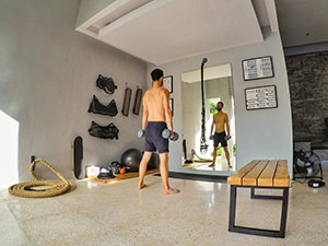 Pipeaway blogger Ivan Kralj training at the crossfit corner in the villa at Origin Seminyak, one of the best hotels in Bali, Indonesia, photo by Ivan Kralj