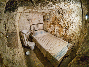 A bed in the underground war shelter under the Mosta Rotunda in Malta, photo by Ivan Kralj
