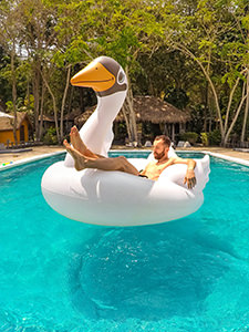 Pipeaway blogger on a swan floatie in the swimming pool at Mooban Talay Resort in Thailand, photo by Ivan Kralj