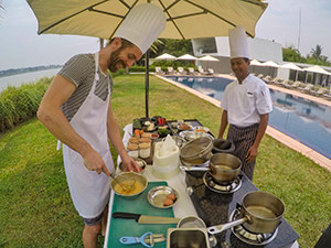 Pipeaway blogger Ivan Kralj on the open-air cooking class with chef Men Somera at The Balé Phnom Penh resort, Cambodia, photo by Ivan Kralj