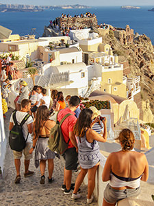 In 2018, paths to Oia castle started to be occupied hours before sunset time, photo by Ivan Kralj