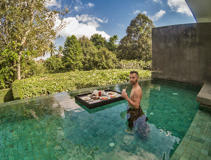 Pipeaway blogger Ivan Kralj having a floating breakfast in the infinity pool of Aria Villas Ubud, one of the finest romantic sanctuaries in Bali, Indonesia, photo by Mladen Koncar