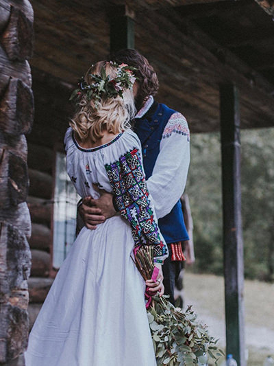 Traditional wedding of Andreea and Philippe following the spirit of Dragobete, Romanian love holiday, photo credit nuntatraditionala.ro