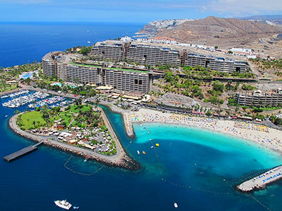 Isla de Anfi or Maroa, a heart island connected with Gran Canaria by bridge, Spain, photo by El Coleccionista de Instantes, Creative Commons