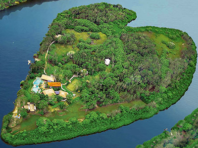 Aerial photo of Makepeace Island, heart-shaped island in Australia, source: Makepeace Island