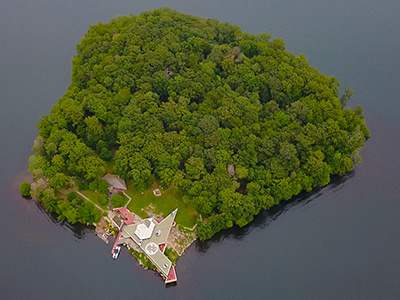 Aerial photo of Petre Island, a heart-shaped island in New York, USA, photo by Vladi Private Islands