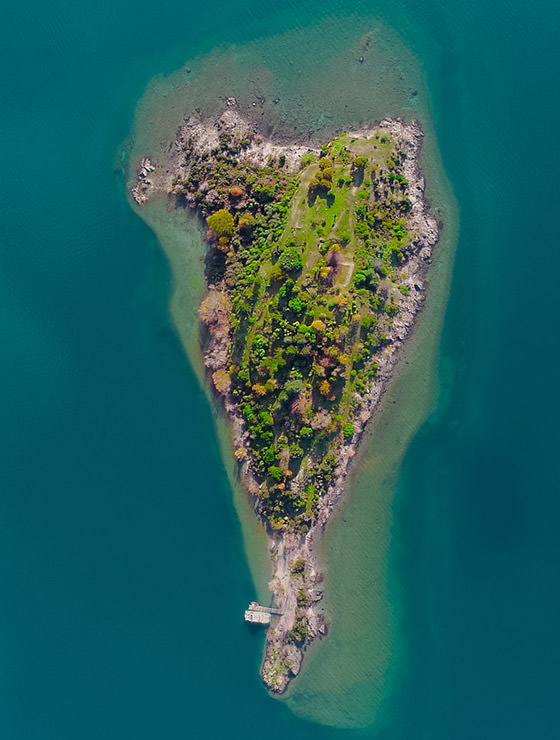Aerial photo of Ruby Island, a heart-shaped island in Lake Wanaka, New Zealand, photo by Trey Ratcliff, Creative Commons