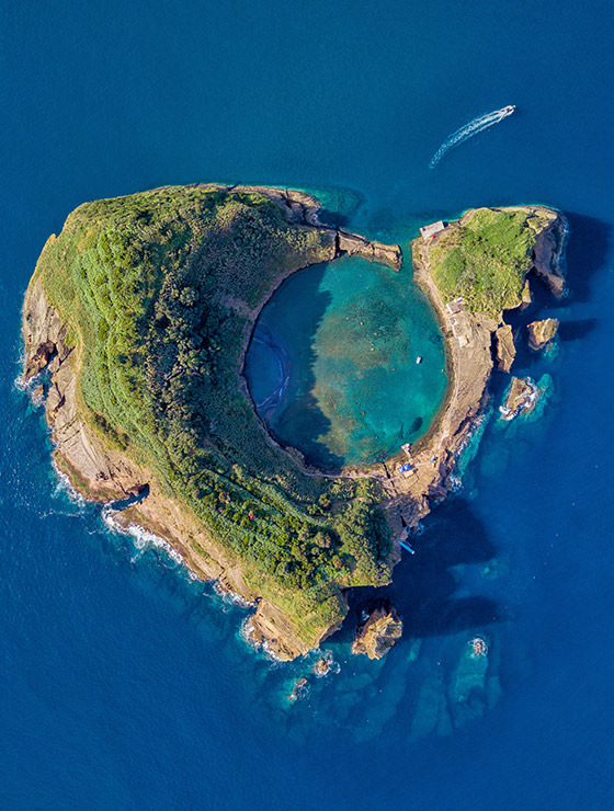 Vila Franca do Campo Islet in Azores, Portugal, heart-shaped volcanic island with a circular pool in the middle, photo by Aroxo, Depositphotos