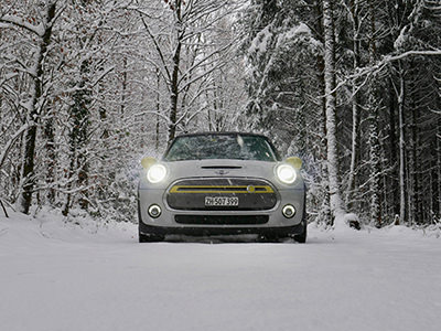Mini Electric car on a snow-covered forest road, photo by Renato Mitra, Unsplash