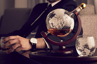 Whiskey decanter set as Valentine's Day present, by Godinger