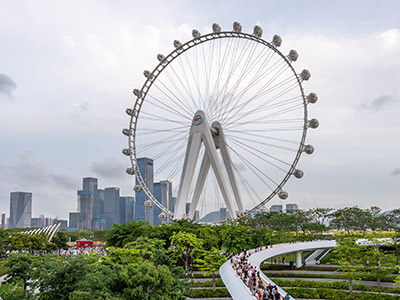 Bay Glory at Qianhai Bay in Shenzhen, China, one of the biggest Ferris wheels in the world; photo by Iswzo.