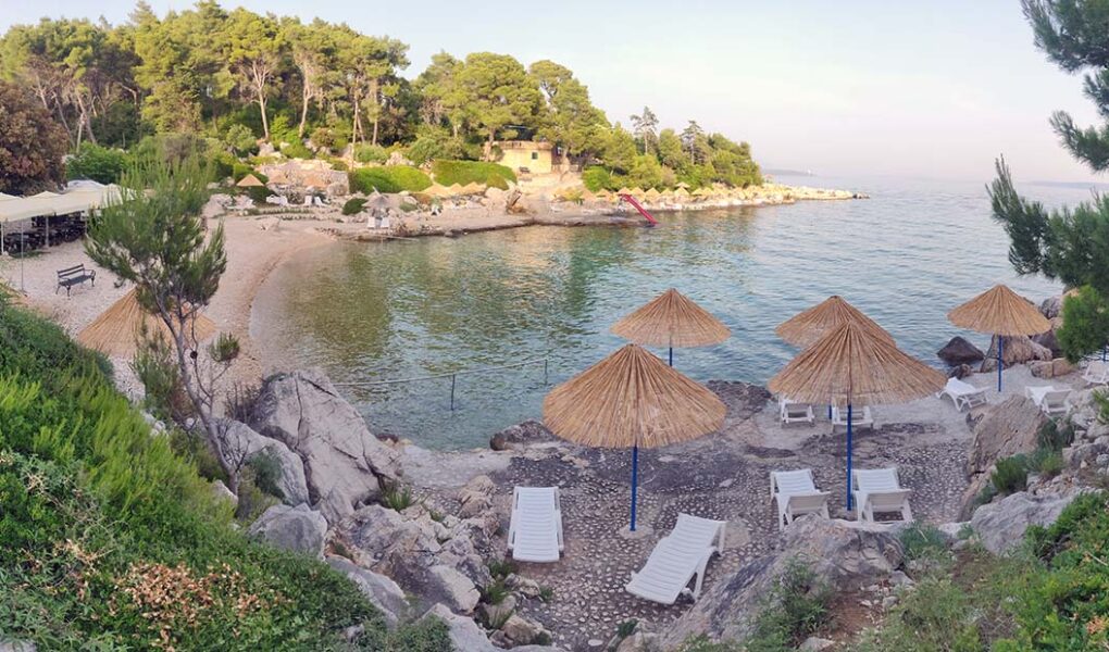 FKK Kandarola Beach Rab, equipped with parasol, sunbeds and toboggan, from 2015 under the 10-year concession managed by Josip Jurešić, Boja d.o.o.; photo by Ivan Kralj.