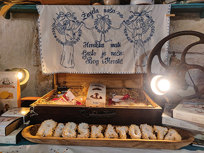 Homeland-loving display of rapska tprta at Kuća rabske torte, where each letter of Rab cake's name has be baked separately; photo by Ivan Kralj.