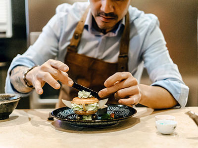 Eatwith Paris, chef Jean-Yves leading a macarons workshop; photo by Eatwith.