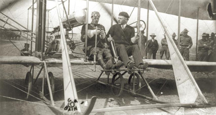 Liuetenant Benjamin Foulois and Philip Parmelee (Wright Company) on early plane in 1911; image courtesy Library of Congress.