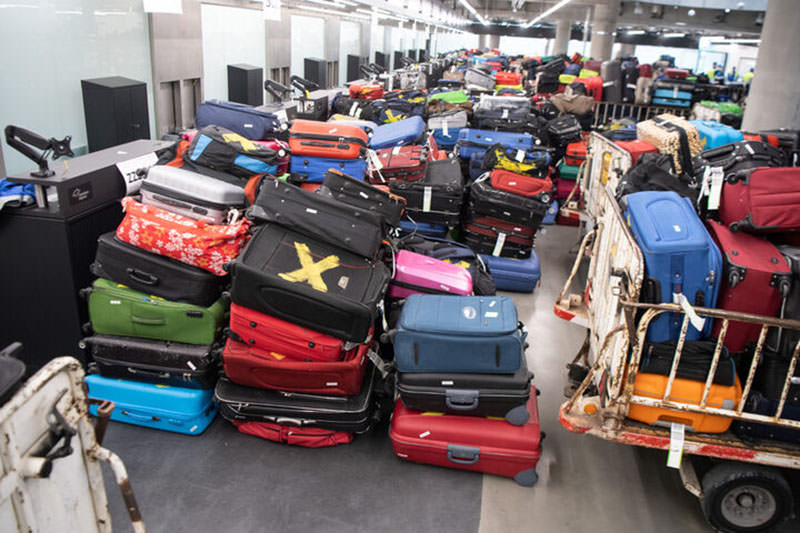 Hundreds of suitcases lying in the arrivals hall of Pier G at Terminal 3 of Frankfurt Airport in 2022. This photo was used for several lost luggage scams on Facebook, advertising fake baggage sales. The original author is a photographer Boris Roessler / DPA.