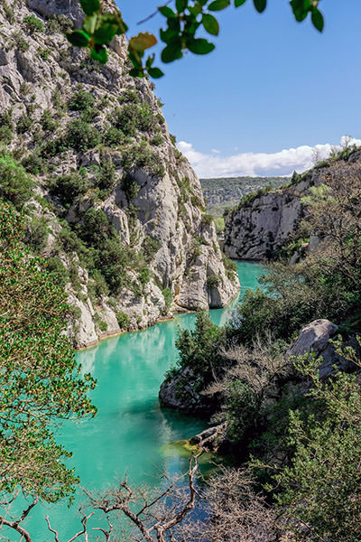 Verdon Gorge or Gorges du Verdon, a turquoise-green river canyon in the South of France, photo by Sarah Sheedy, Unsplash.