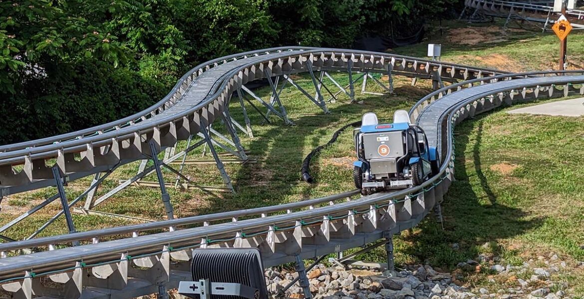 Rowdy Bear's Smoky Mountain Snowpark coaster; photo by Roller Coaster Philosophy.