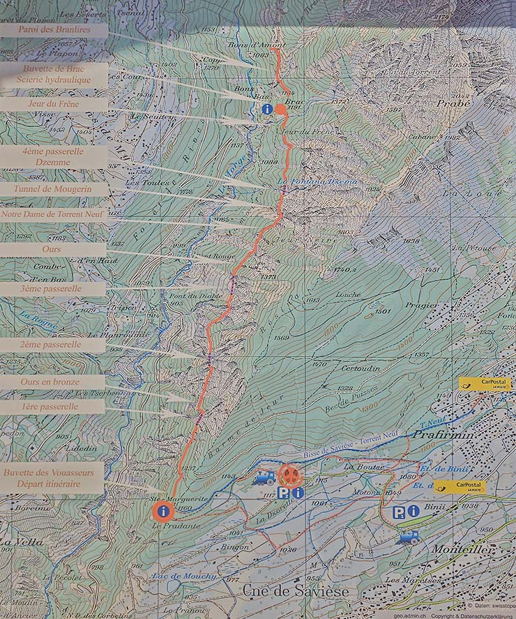 Information board with a map of Bisse du Torrent Neuf at P2 Parking in Saviese, a starting point of the hike; copyright geo.admin.ch.
