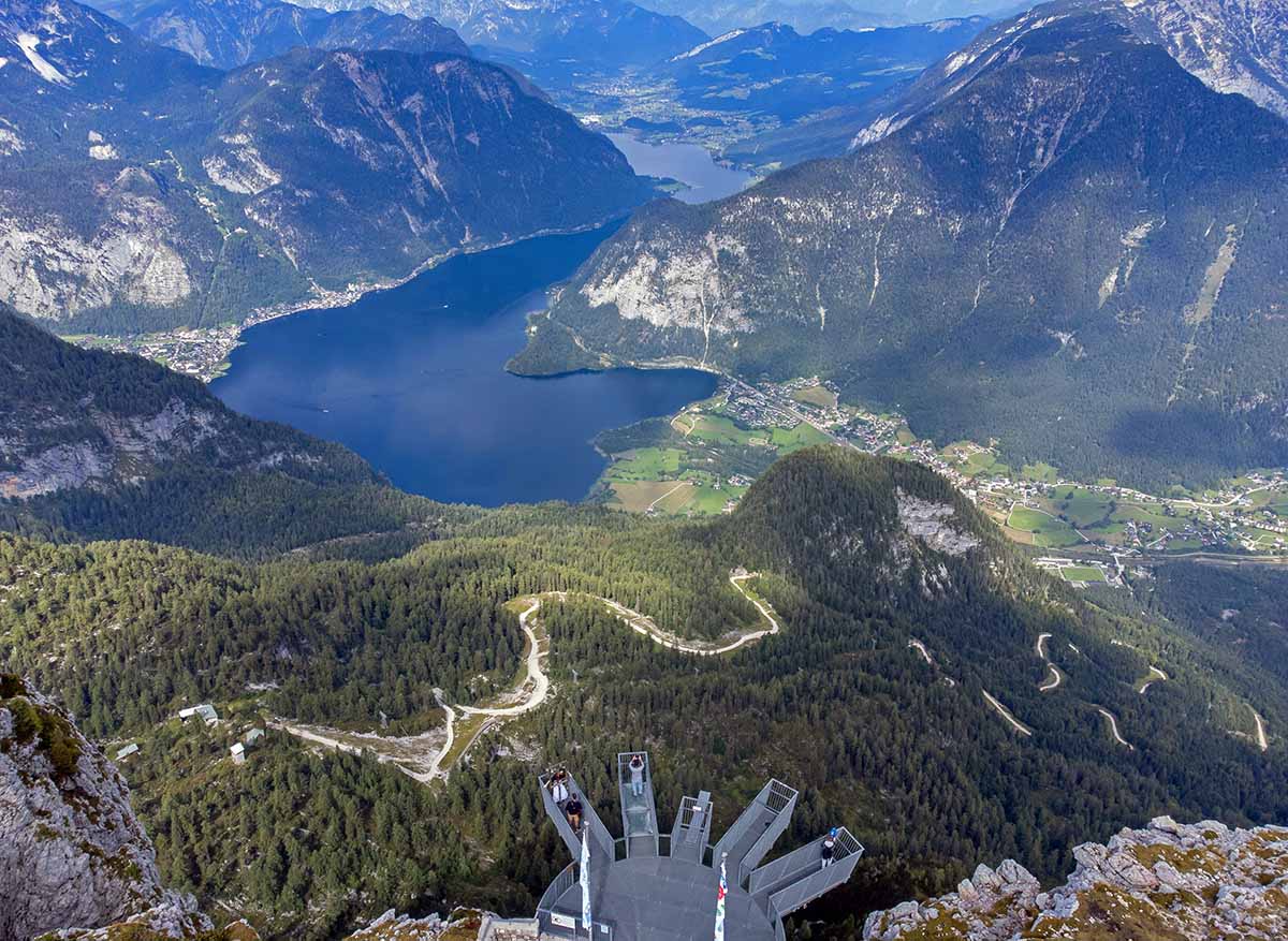 The view of Hallstätter See or Lake Hallstatt from hand-shaped Five Fingers viewing platform: photo by Ben Michel / Unsplash.