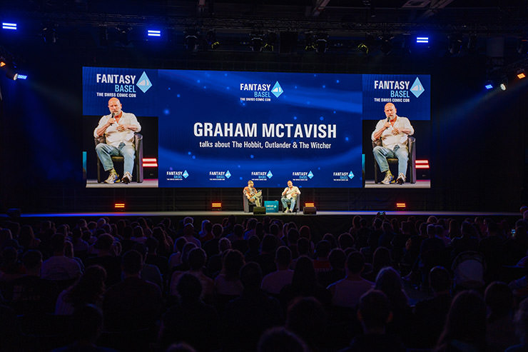 Graham McTavish, Scottish actor known for his roles in "The Hobbit", "Outlander" and "The Witcher" talks on stage; copyright Fantasy Basel, the Swiss Comic Con.