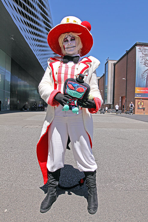 Cosplayer at Fantasy Basel, the Swiss Comic Con, dressed up in a crocheted costume of Lucifer Morningstar from "Hazbin Hotel"; photo by Ivan Kralj.