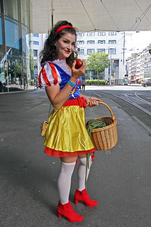 Cosplayer dressed as Snow White, holding a red apple, at Fantasy Basel, the Swiss Comic Con; photo by Ivan Kralj.