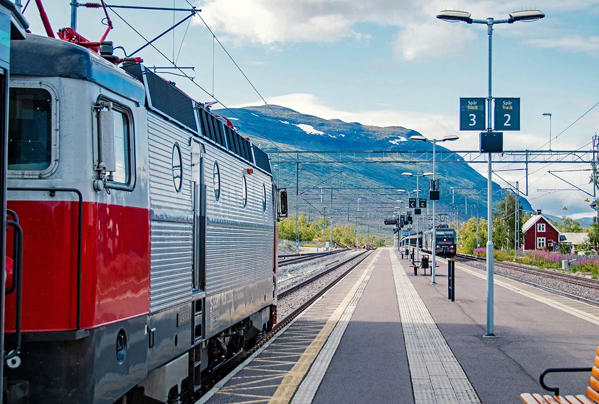 Train station in Swedish mountains; photo by Peter van der Meulen / Unsplash.