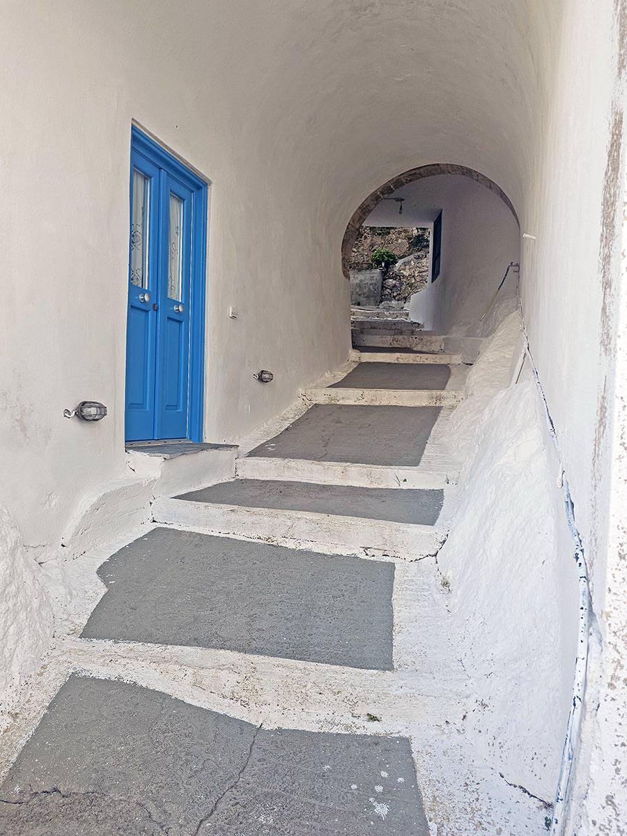 Blue door in a whitewashed tunnel of the house in Chora Kythira; photo by Ivan Kralj.