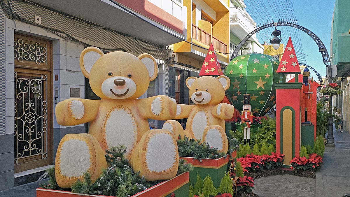 Giant teddy bears displayed on the Calle Capitán Quesada, a main street of Gáldar's Ciudad Navidad, the Christmas City in Gran Canaria, Spain; photo by Ivan Kralj. 