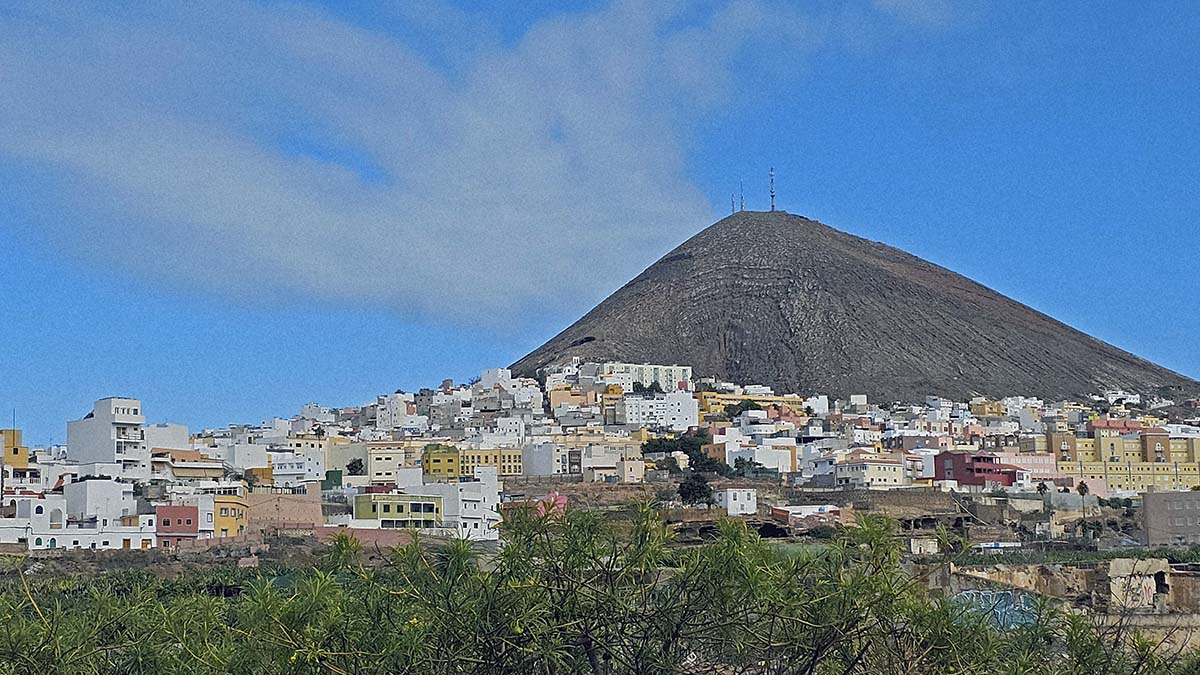 Montaña de Ajódar or Pico de la Altayala, an intactive volcano above the cityline of Gáldar in northwestern Gran Canaria, Spain; photo by Ivan Kralj.