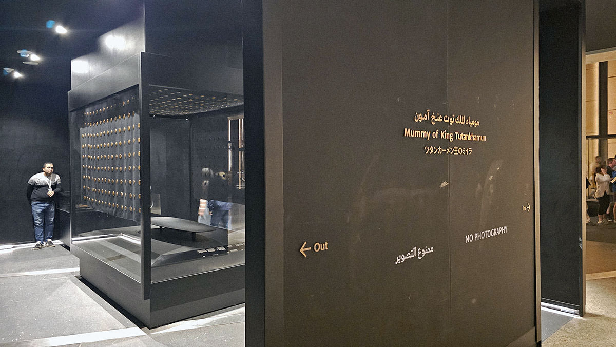 The empty display of the missing mummy of King Tutankhamun at Grand Egyptian Museum in Giza, Egypt; photo by Ivan Kralj.