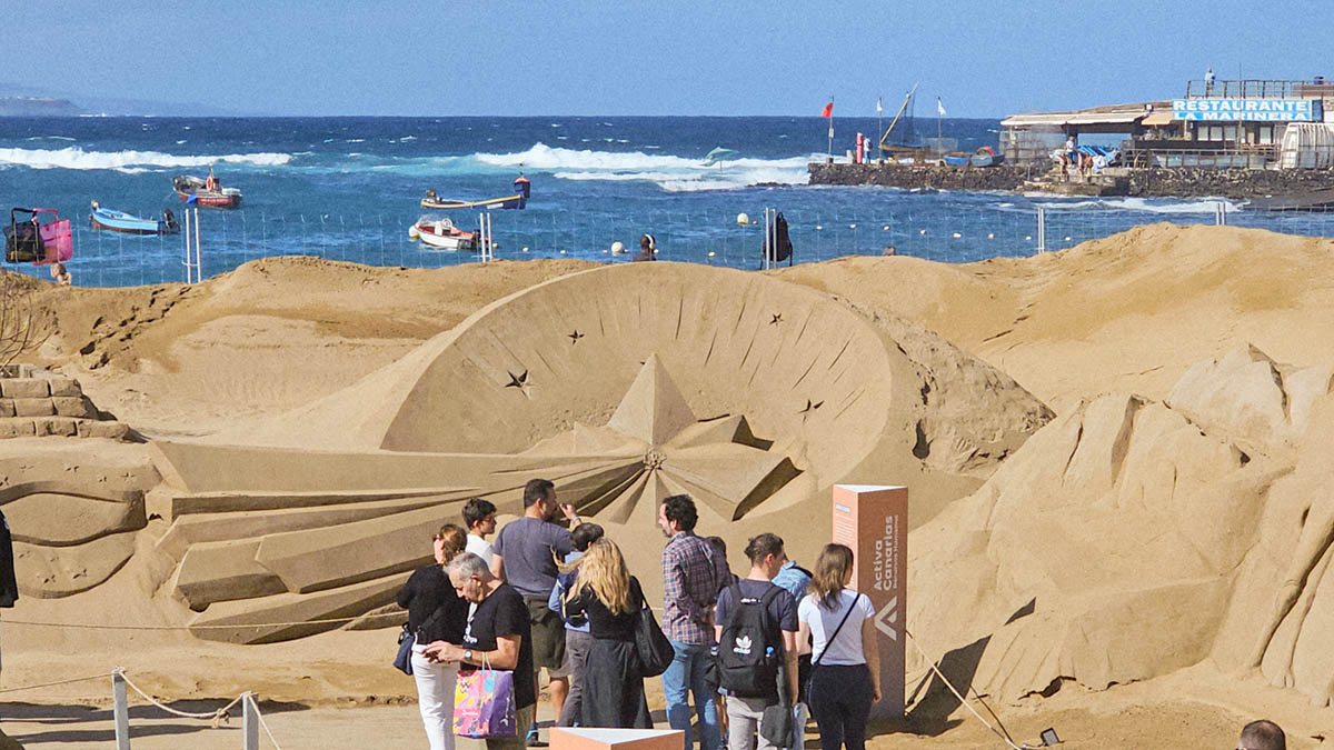 Sand nativity scene representing the Star of Bethlehem, at Belén de Arena at Playa de las Canteras in Las Palmas, Gran Canaria, Spain; photo by Ivan Kralj.