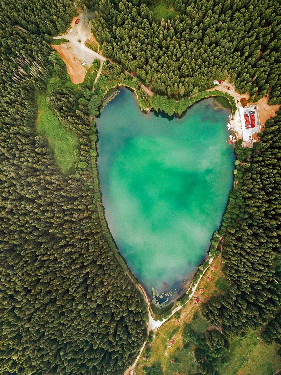Drone view of Karagöl Şavşat, a heart-shaped lake in Turkey; photo by Mehmet Özcan, Pexels.